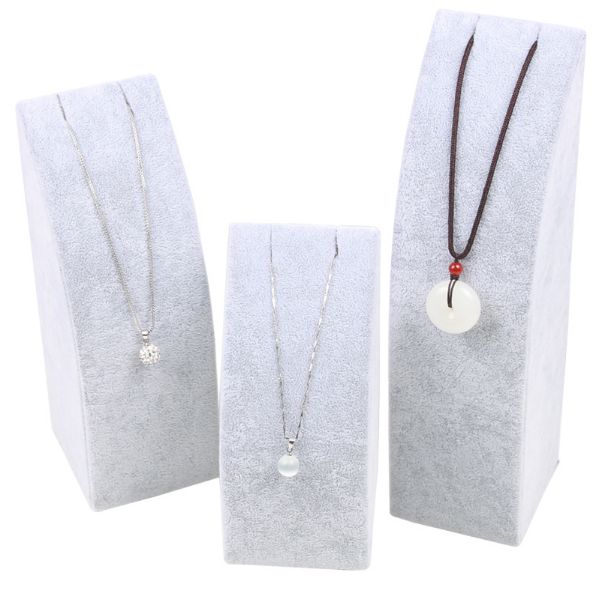 Hranol, stojánek, dekolt na šperky 25cm šedý samet