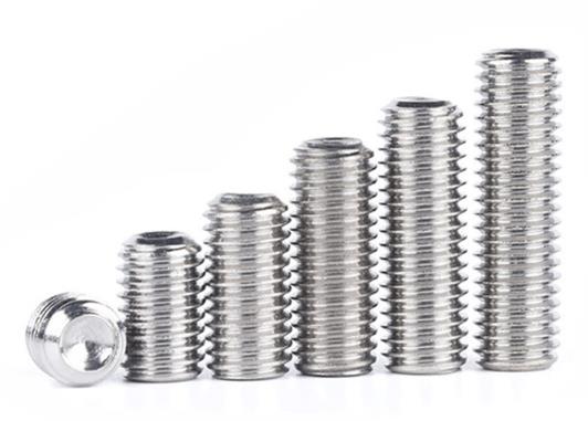 Šroub (červík) se závitem 1/4″-20 x 3/8 inch