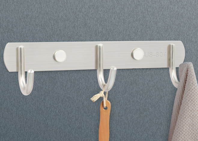 Věšáky na oblečení na liště 4x nerez