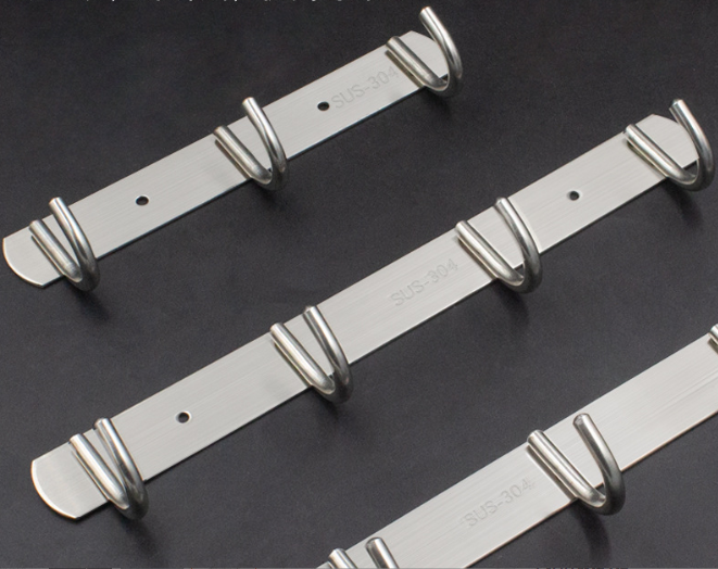 Věšáky na oblečení na liště 10x nerez