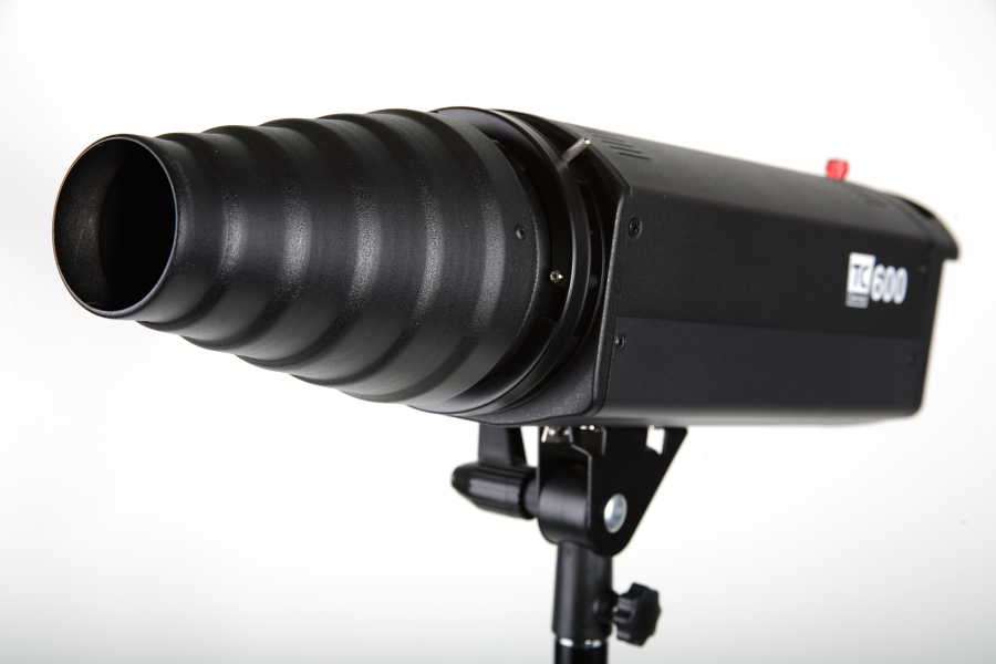 Komínček s farebnými filtrami a voštinou s bajonetom Bowens