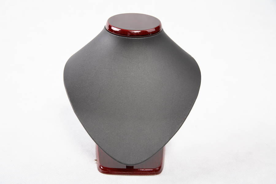 Dekolt na šperky výška 20cm čierny