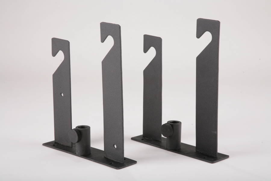 Držiak a tŕňom pre zavesenie dvoch roliek pozadím na stenu, strop a statív