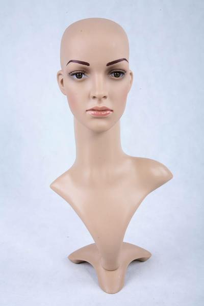 Aranžérska hlava žena s mejkapom