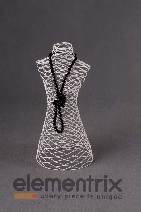 Dámske torzo, dekolt biely, kovový 39cm