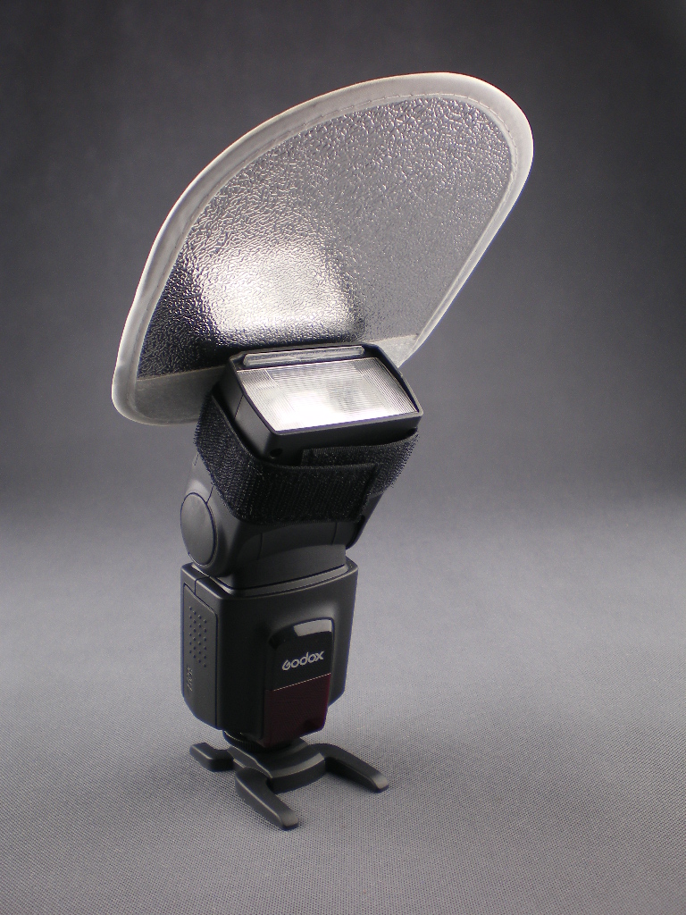 Univerzálny odrazový difuzér (ovál) pre systémové blesky