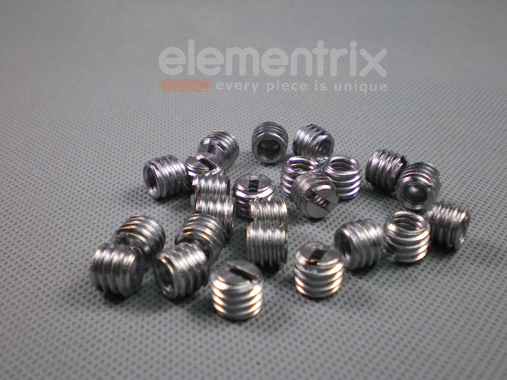 Kovová foto redukcie ( "červík") zo závitu 1/4 "na 3/8"