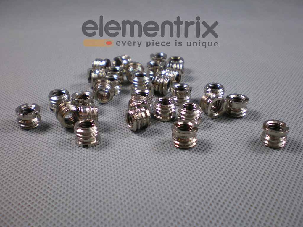 Kovová foto redukcia ( "červík") zo závitu 1/4 "na 3/8" s prírubou