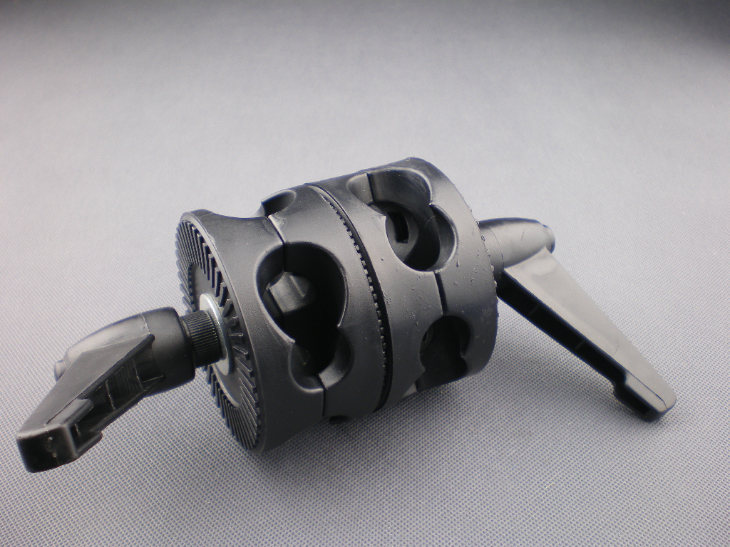 Upínacie kĺb na tyč dvojitý