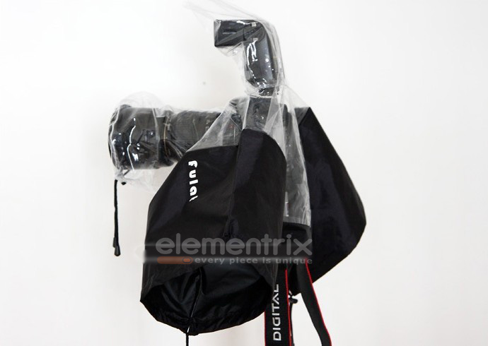 Pláštenka pre zrkadlovky s možnosťou použitia systémového blesku