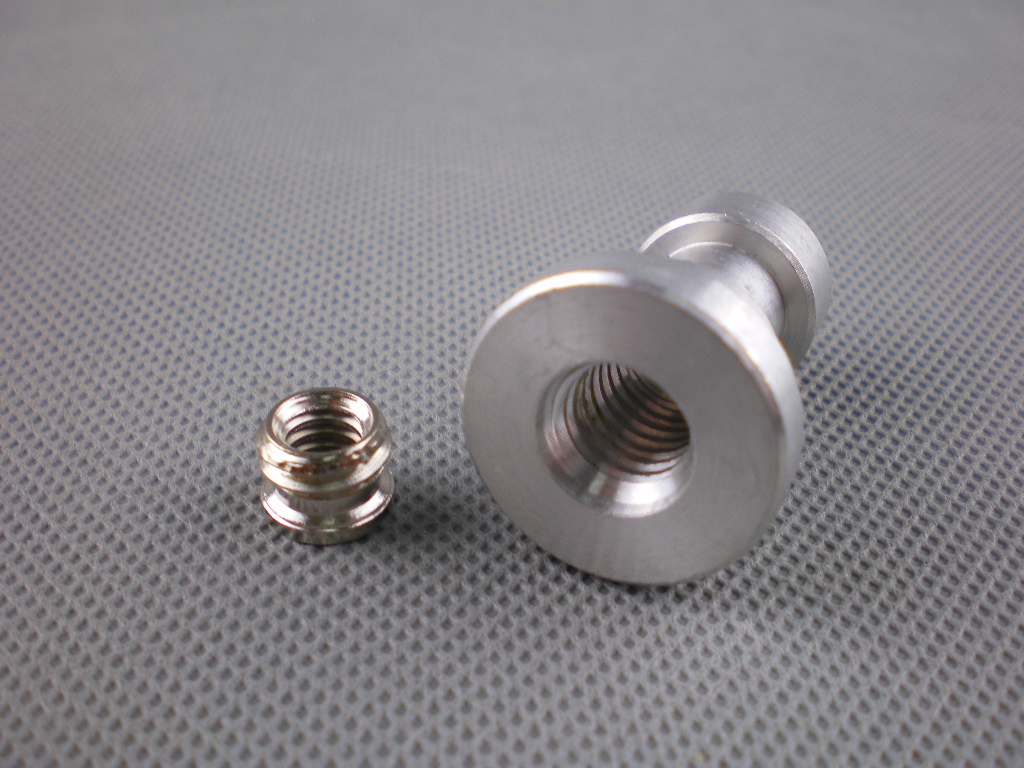 Statívový čap 5/8 "so závitmi 1/4" a 3/8 "