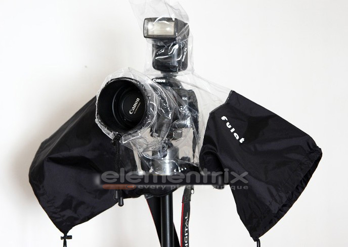 Pláštenka pre zrkadlovky s možnosťou použitia systémového blesku