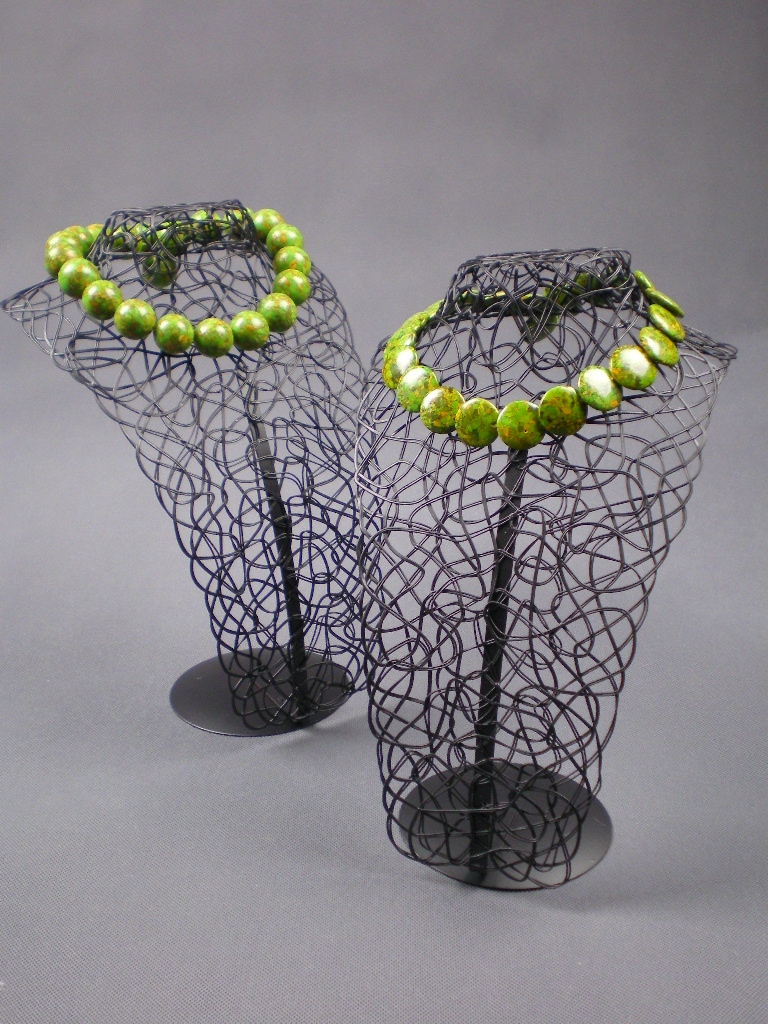 Dekolt na šperky kovový 27cm čierny L