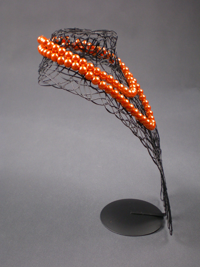 Dekolt na šperky kovový 30cm čierny M