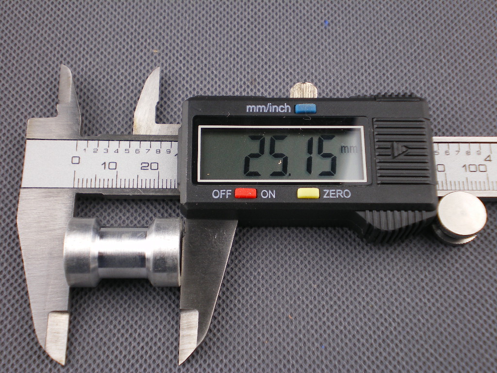 2 x Statívový čap 5/8 "so závitmi 1/4" a 3/8 "