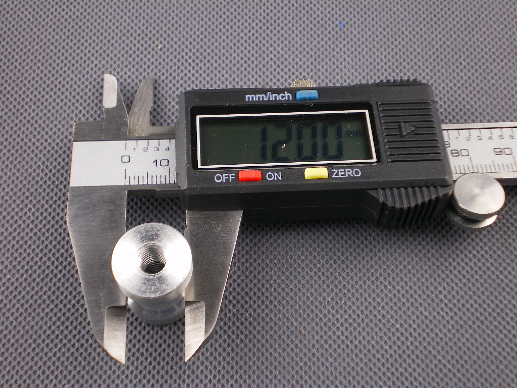 2 x Statívový čap 5/8 "so závitmi 1/4" a 3/8 "