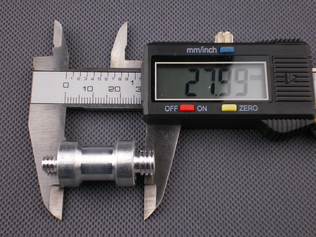 2 x Statívový čap 5/8 "so závitmi 1/4" a 3/8 "