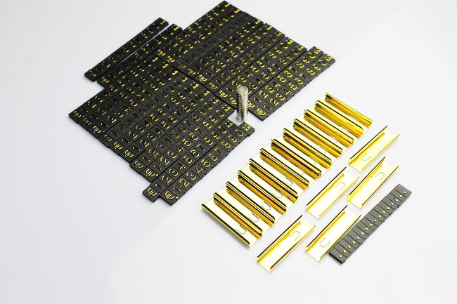 3D cenovky zlaté na šaty EUR s magnetom