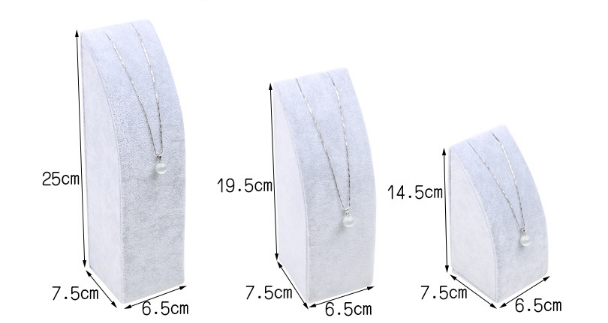Hranol, stojánek, dekolt na šperky 14,5cm šedý samet