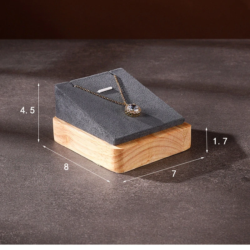 Dekolt, stojanček, stojan na šperky štvorec šedý