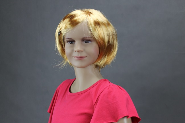 Detská parochňa zlatá, dievča