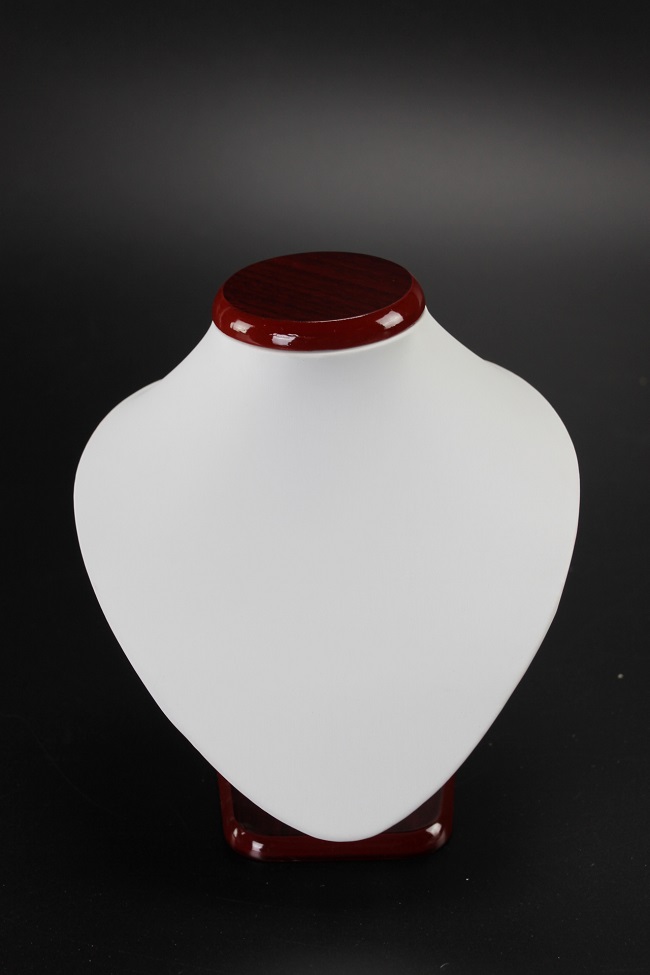 Dekolt na šperky výška 20cm biely slonovinová