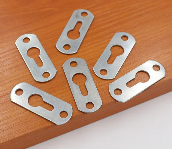 Nábytkový bajonetový záves plochý set 10ks