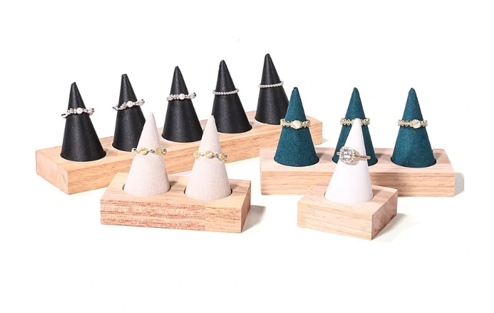 Stojanček, dekolt aranžovací zamatový prst 3x zeliený