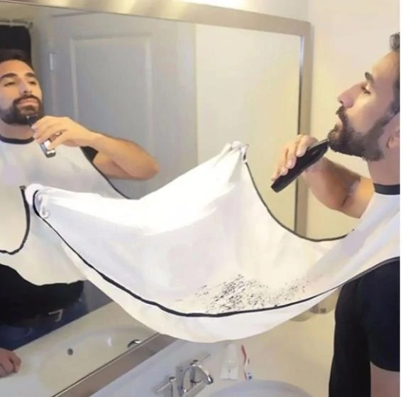 Zástera na holenie fúzov s prísavkami