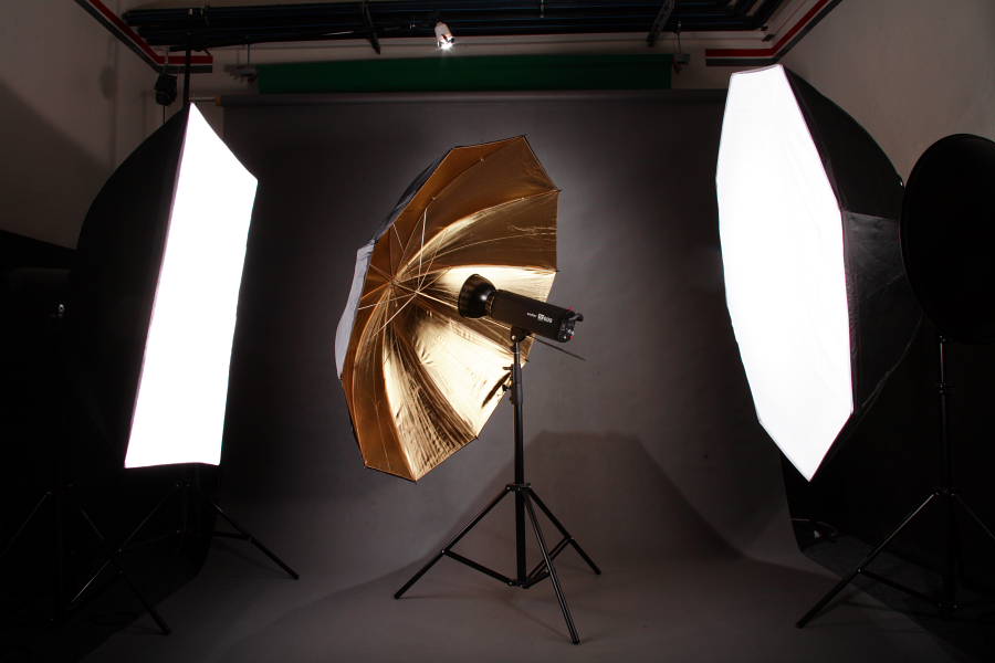 Štúdiový fotografický dáždnik 153cm zlatý