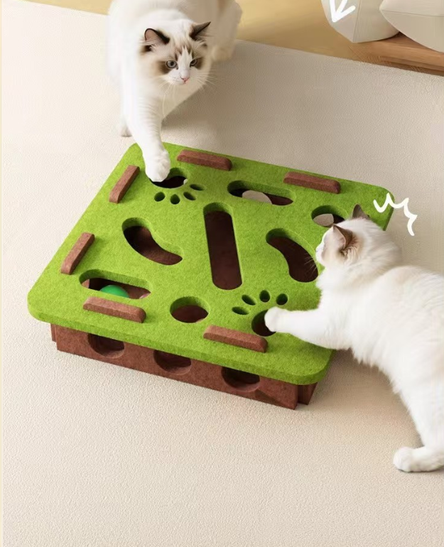 Interaktívna filcová hračka pre mačky s loptičkami, šverec