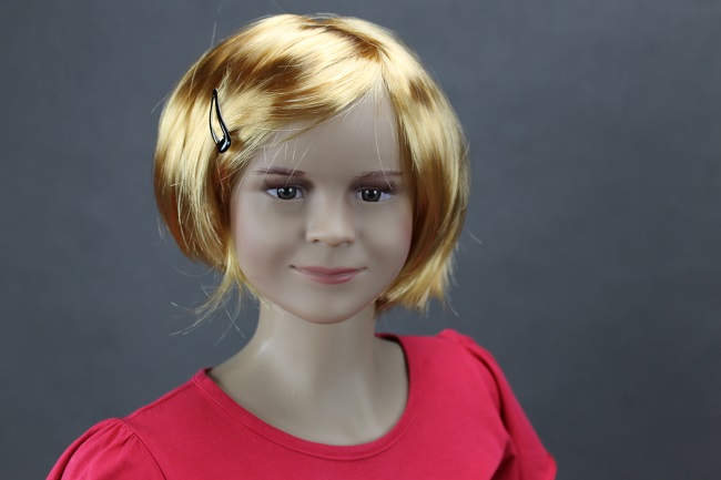 Detská parochňa zlatá, dievča