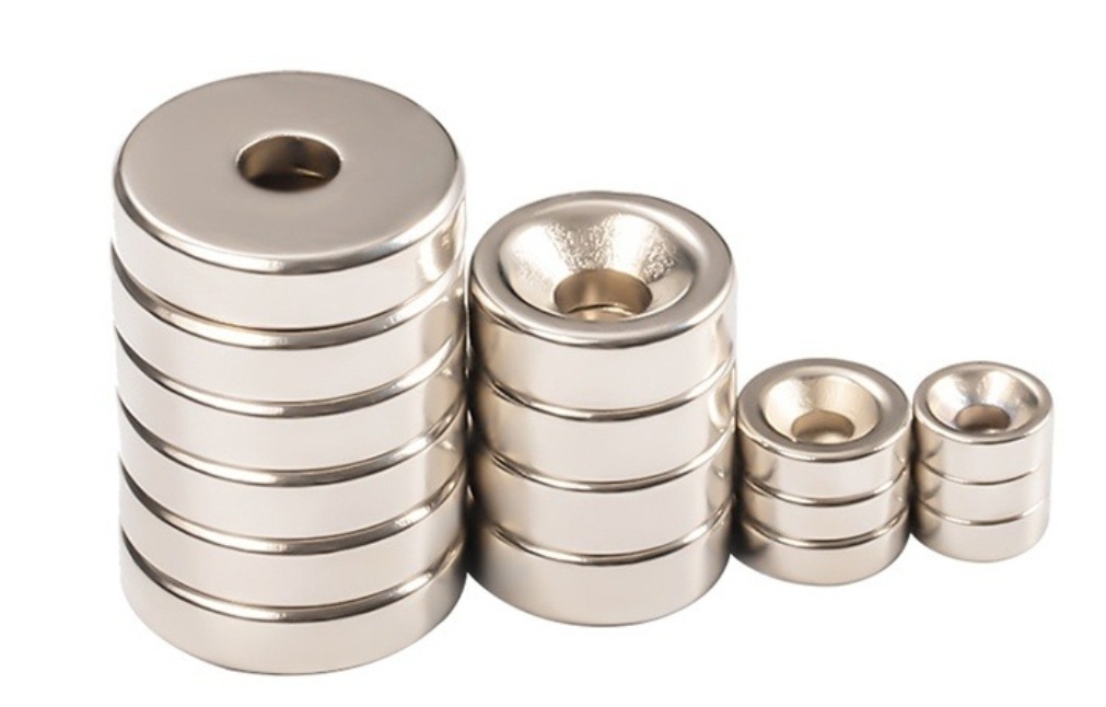 Neodymový magnet 10 × 3 mm s dierou, súprava 10 ks