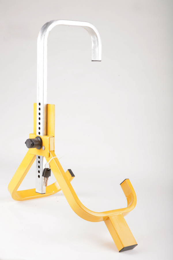 Zámok na koleso automobilu