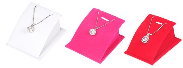 Stojánek na prstýnky, naušnice bílá kůže