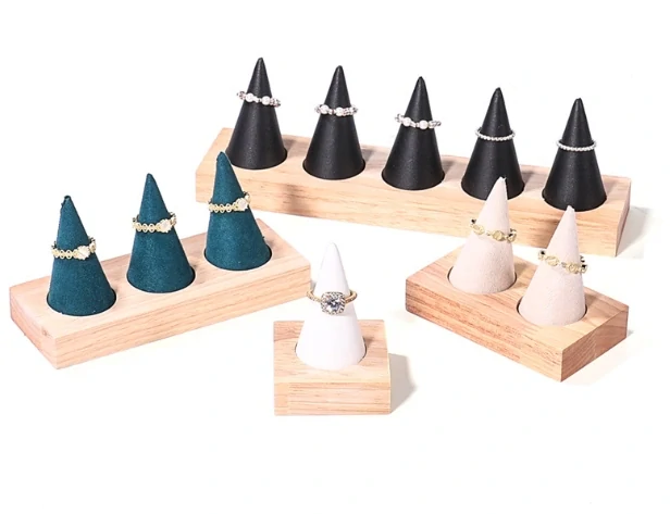 Stojanček, dekolt aranžovací zamatový prst 3x zeliený