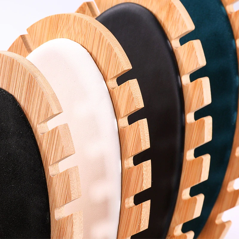 Dekolt, stojan, stojan na šperky oválny biely