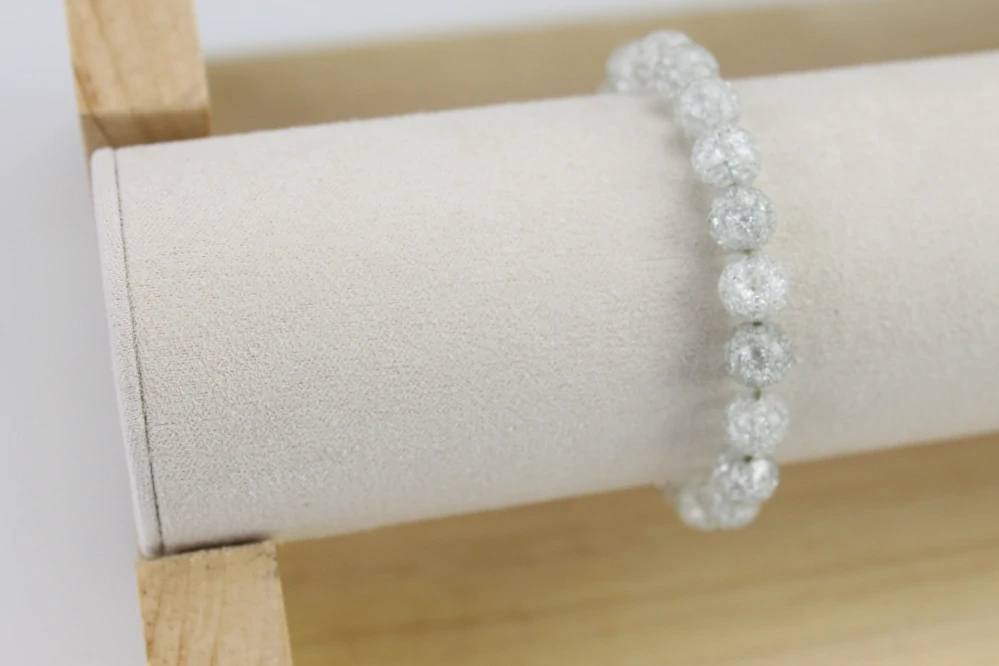 Stojanček, dekolt na náramky 3 poschodia biely textilia