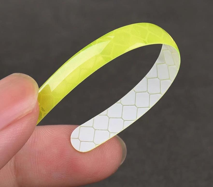 Reflexné nálepky na ráfiky kolies 20 ks zelené