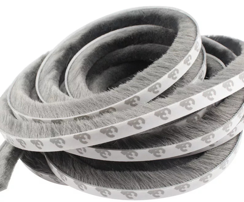 Kefové tesnenie samolepiace 5m x 7 x 12 mm šedé