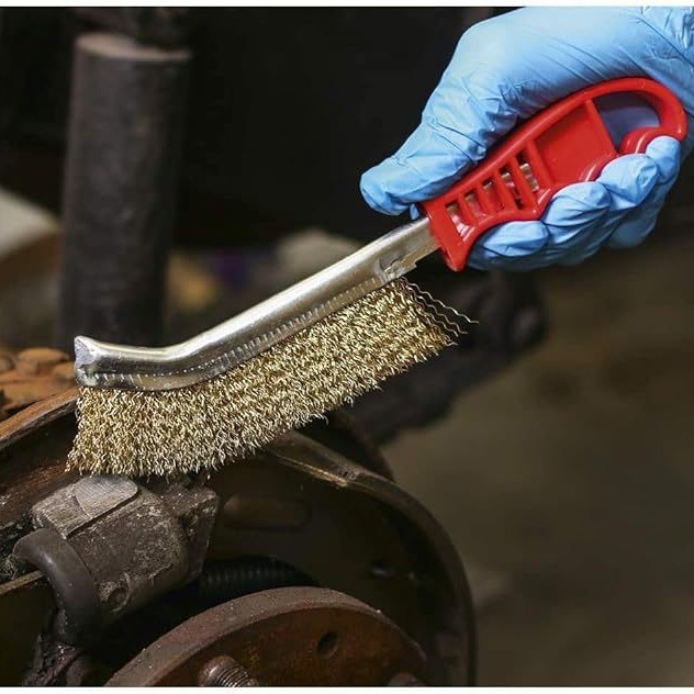 Drôtená kefa s rukoväťou – 100g pomedené štetiny