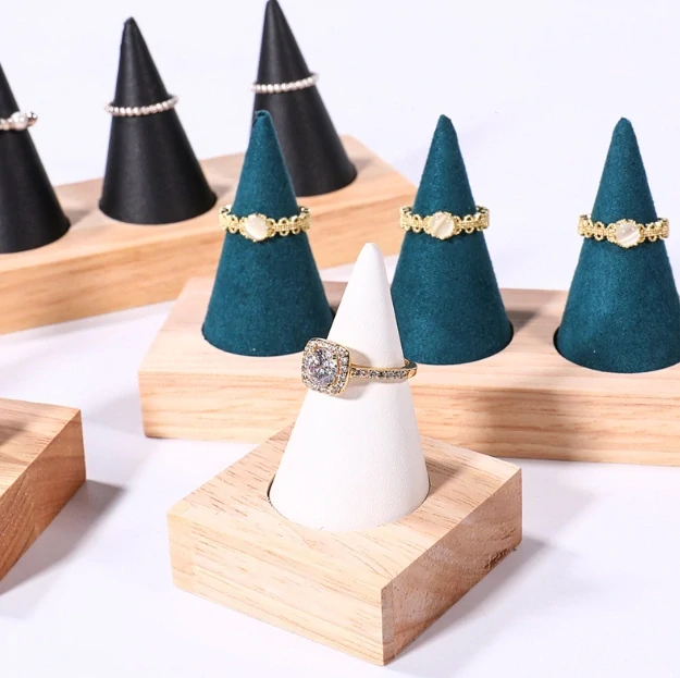 Stojanček, dekolt aranžovací zamatový prst 3x zeliený