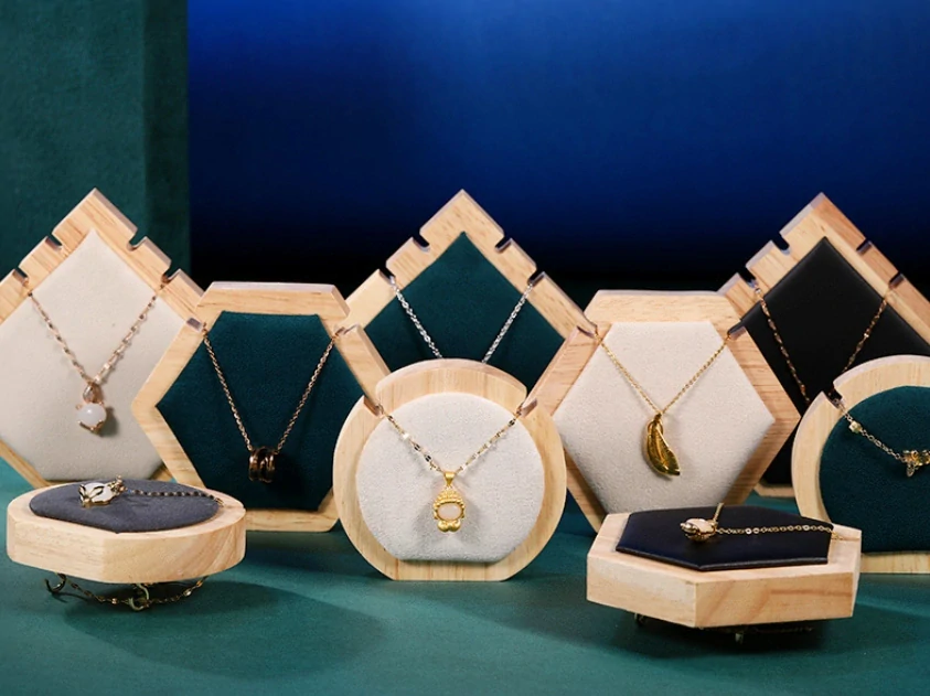 Dekolt, stojanček, stojan na šperky octagon zeliený