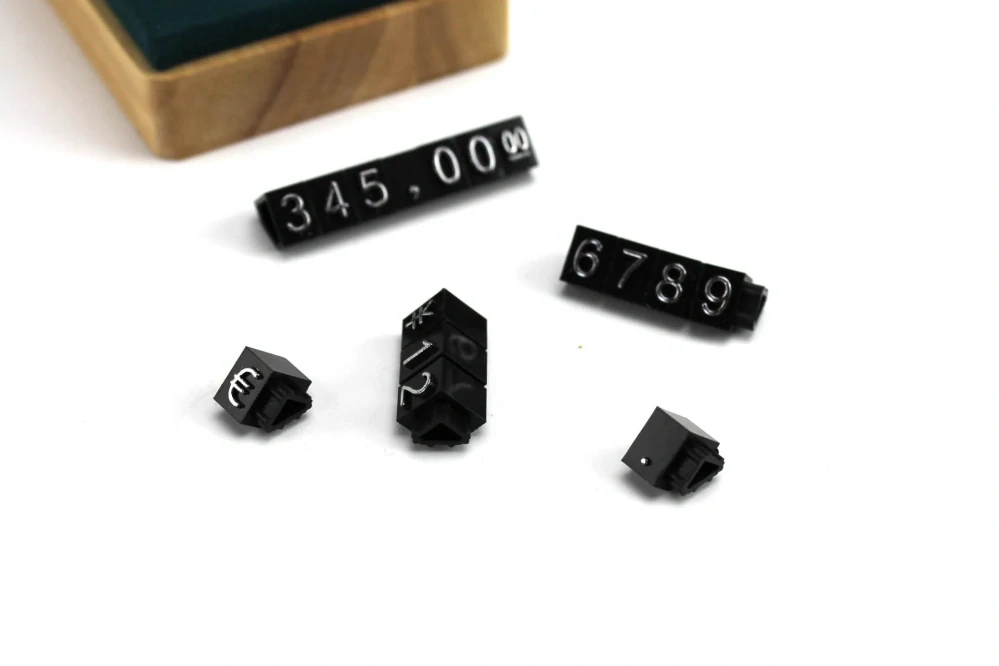 Plastové cenovky strieborný prelis 6x9mm 20x rada €,$,¥