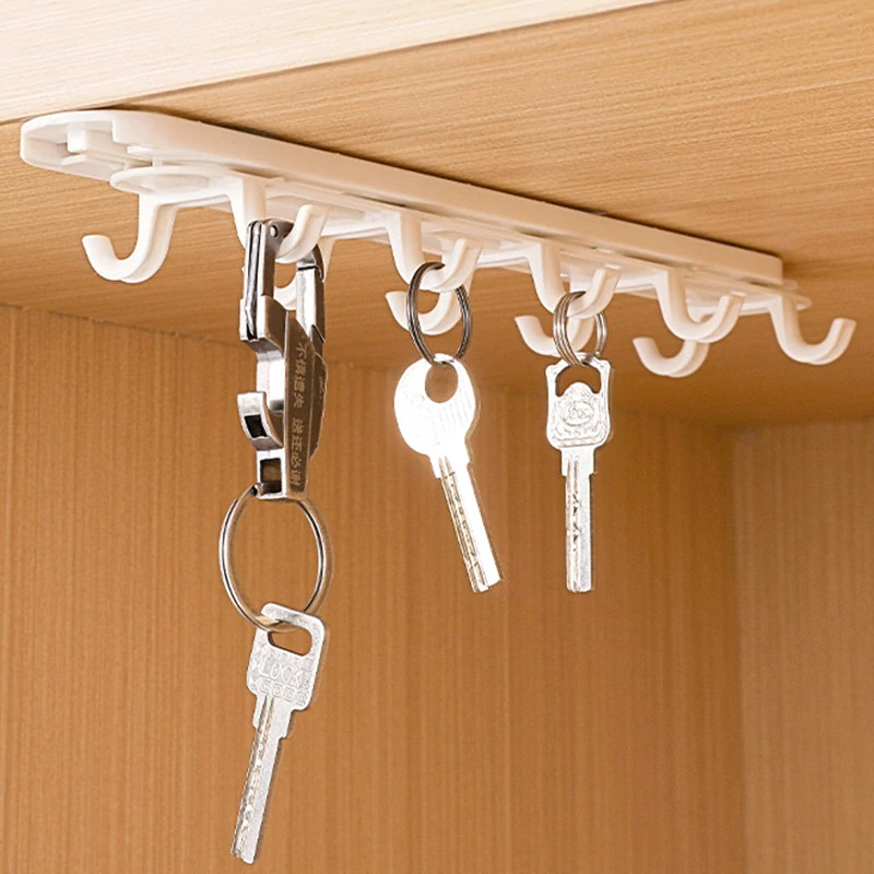 Závesný výsuvný organizér s háčikmi