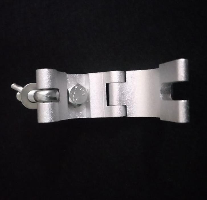 Kovová svorka / držiak na trubku 30–35 mm