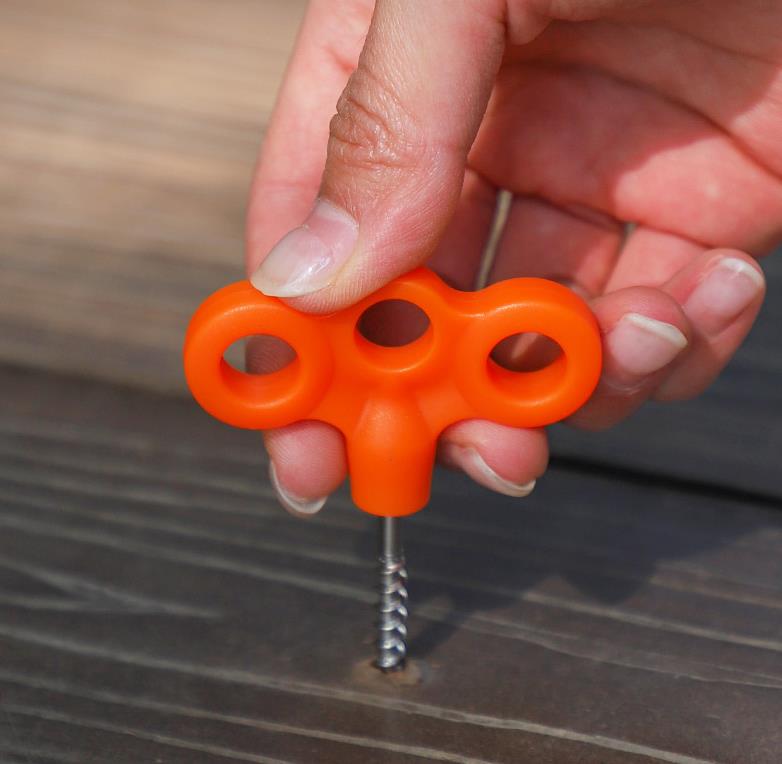 Ručný plastový skrutkovací vrut, čierny (1 ks)