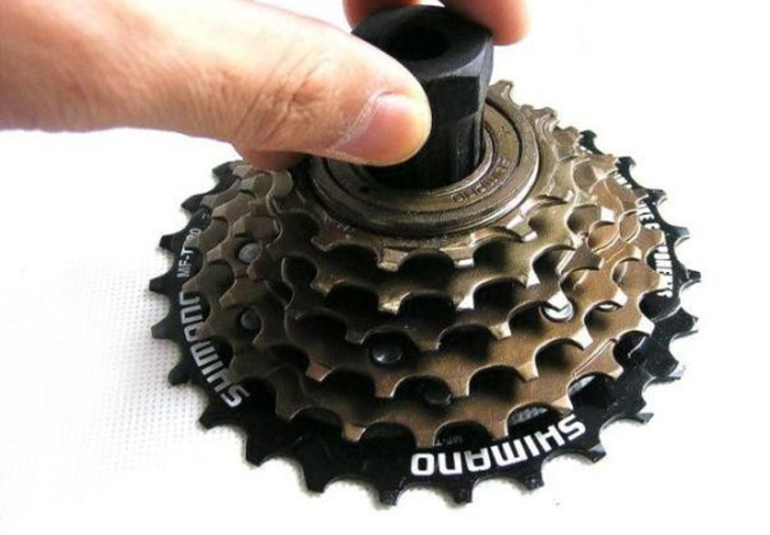 Kľúč viacvstupový sťahovák pre voľnobežku