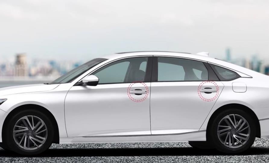 Ochranné samolepky pod kľučky dverí – karbónový design (4 ks)