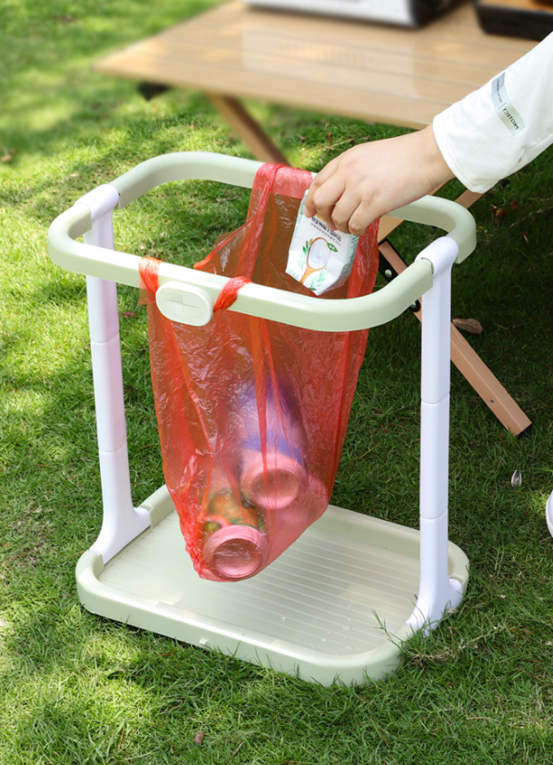 Skladací stojan na odpadkové vrecia